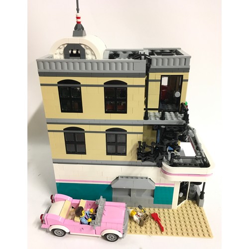 19 - Lego Creator Expert Modular Building 10260 Downtown Diner with instruction manual. Includes mini fig... 