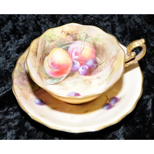 35 - Exceptional Royal Worcester hand painted fruits cup and saucer signed by Albert Shuck