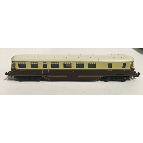 133 - Graham Farish N Gauge 371-626B GWR Railcar No.22 Shirt Button Chocolate and Cream. Appears Excellent... 