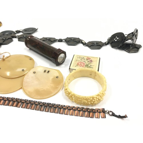 128 - Small collection of mixed curios/collectables to include some vintage costume jewellery.