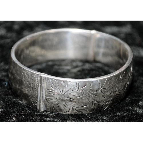 342 - Sterling silver bangle with engraved floral decoration. Hallmarked Birmingham 1967