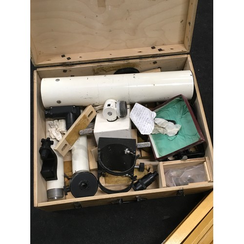 292 - Vintage Astronomer Telescope in case together with tripod. Not checked for completeness.