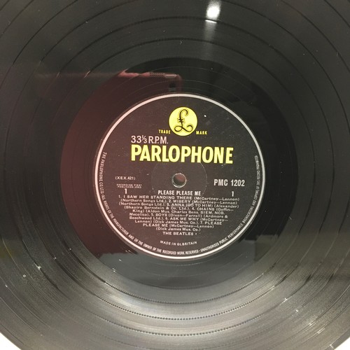 40A - THE BEATLES  'PLEASE PLEASE ME' EARLY 3rd PRESS VINYL LP. A fantastic copy of this Mono press on Ori... 