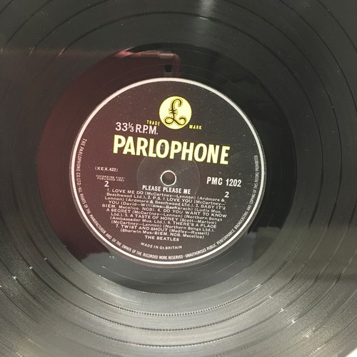 40A - THE BEATLES  'PLEASE PLEASE ME' EARLY 3rd PRESS VINYL LP. A fantastic copy of this Mono press on Ori... 