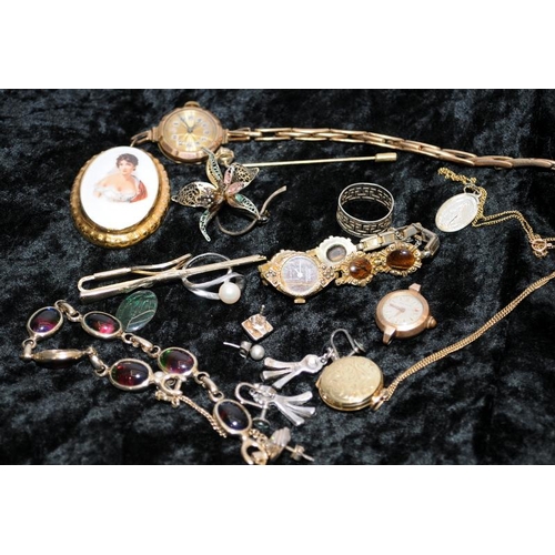 340 - Small collection of jewellery to include gold and silver