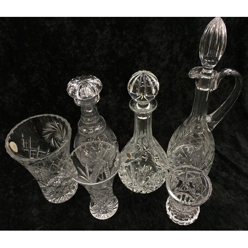 25 - Collection of quality crystal glassware to include vases and decanters (6).