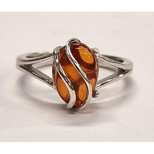 343 - 925 silver ring with single amber stone. Size S.