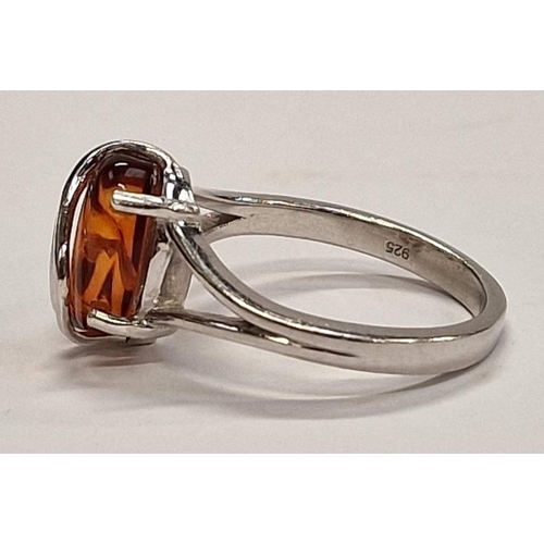 343 - 925 silver ring with single amber stone. Size S.