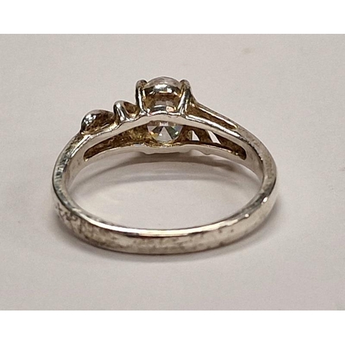 375 - 925 silver ring with cross over shoulders and central stone. Size O.