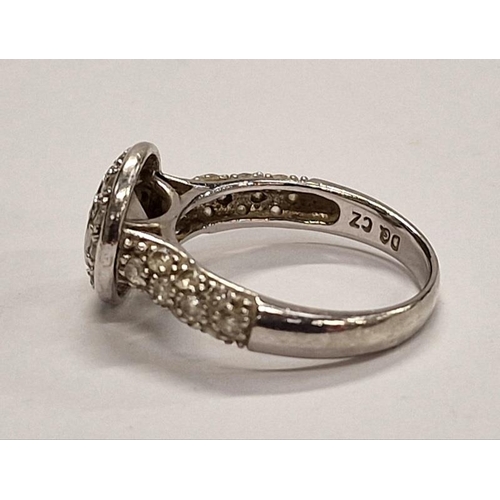 386 - 925 silver ring with halo setting. Size M.