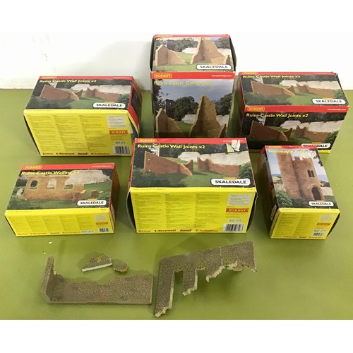 225 - Box of boxed Hornby Skaledale 'Ruined Castle Wall' pieces R8725, R8726 (x2), R8724  and another R872... 