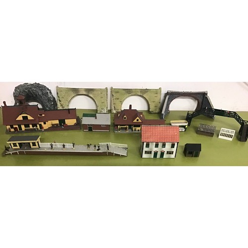 222 - Box containing a large quantity of mainly plastic buildings and tunnel mouths etc including stations... 