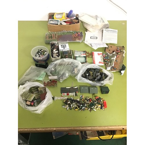 223 - Two boxes and some trays of scenic items - fencing/hedging/trees/bag of lichen, unboxed vehicles, pe... 