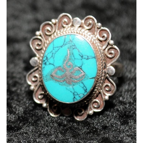 346 - An oval turquoise 925 silver ring Size N