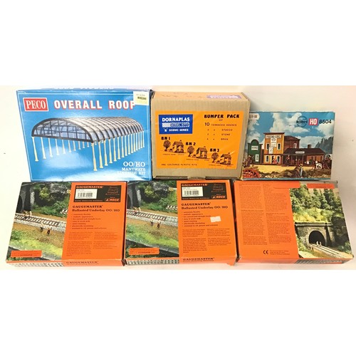 100A - OO Gauge group to include Hornby Disney Pixar Toy Story 3 set (missing track), 3 x Gaugemaster Balla... 