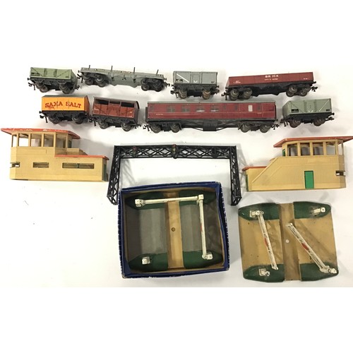 110A - Hubby Dublo group to include Turntable, train set (not original contents), TPO Mail Van set, 2 stati... 