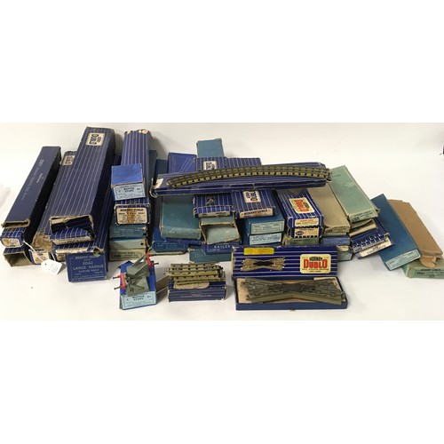 160A - A large collection of boxed Hornby Dublo track to include various size straights, curves, railers, d... 