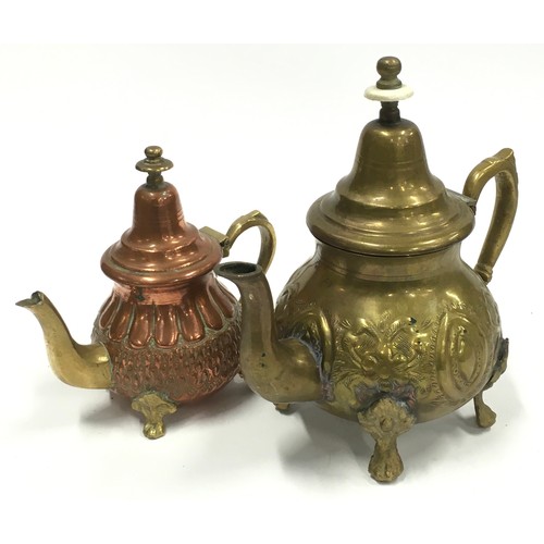 105 - A knight fireside companion set together with two brass teapots (3).