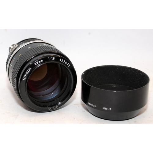 156 - Quality vintage Nikon Nikkor 1:1.8 85mm portrait lens with fitted Nikon HN7 lens hood