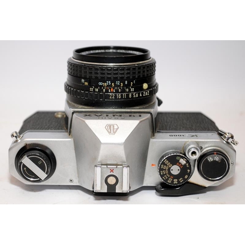 159 - Quality vintage Asahi Pentax K1000 35mm SLR camera with fitted Pentax-M 1:2 50mm prime lens. Shutter... 