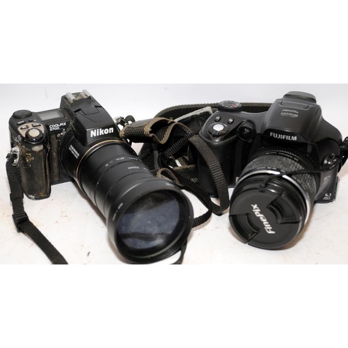 165 - Collection of compact and DSLR digital cameras including Nikon and Fuji. Six in lot, all offered unt... 