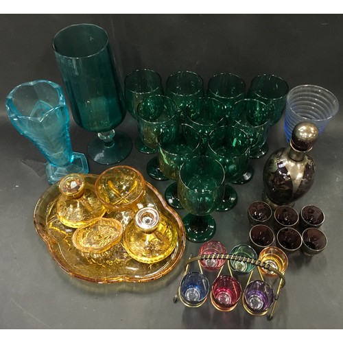 90 - Collection of mixed coloured glassware.