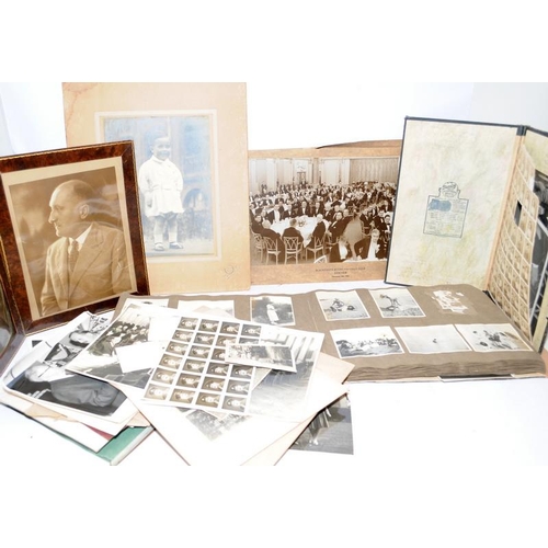 82 - Good collection of early 20th century photographs, loose and in albums. Interesting social history