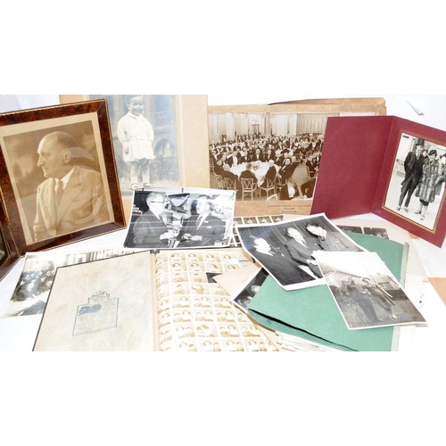 82 - Good collection of early 20th century photographs, loose and in albums. Interesting social history