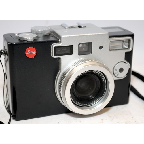 158 - Quality Leica Digilux 1 4mp digital camera c/w battery, charger cable, soft case and other ancillary... 