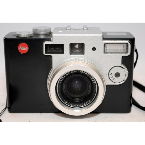 158 - Quality Leica Digilux 1 4mp digital camera c/w battery, charger cable, soft case and other ancillary... 