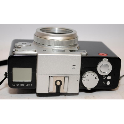 158 - Quality Leica Digilux 1 4mp digital camera c/w battery, charger cable, soft case and other ancillary... 