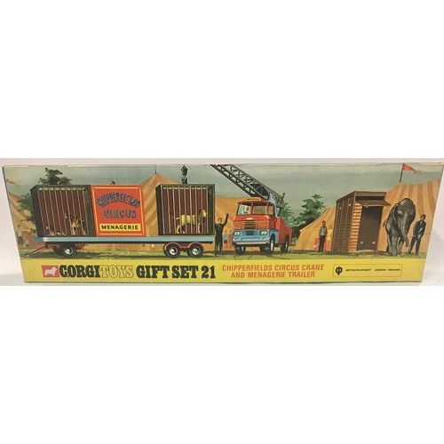 50 - Corgi GS21 Chipperfields Circus Crane and Menagerie Set - contains Circus Crane with platform traile... 