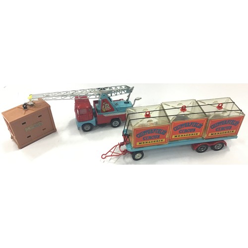 50 - Corgi GS21 Chipperfields Circus Crane and Menagerie Set - contains Circus Crane with platform traile... 