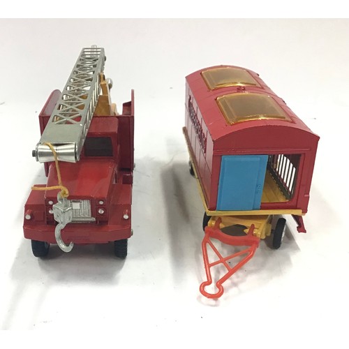 64 - Corgi boxed No 12 Gift Set 'Chipperfields Circus' including Crane Truck And Cage with 2 bears. Condi... 