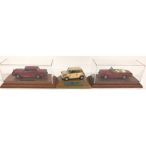 112 - Rolls Royce Corniche and Silver Shadow II (KED041). Both finished in dark red on wooden plinths with... 