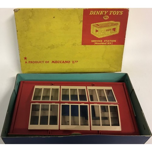 127 - Dinky 785 Accessory Pack Service Station - this plastic issue finished in cream building, grey base,... 