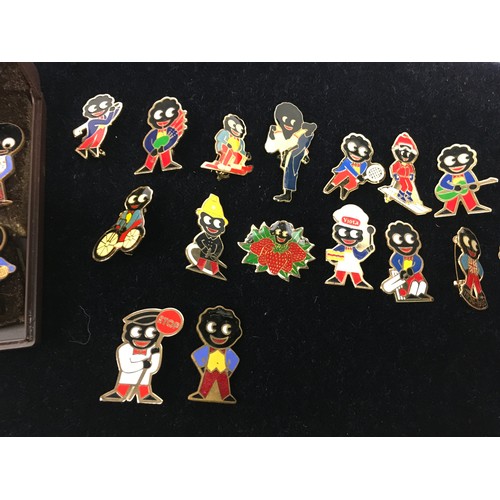 124 - Large collection of modern Robertson's Golly pin badges (25).