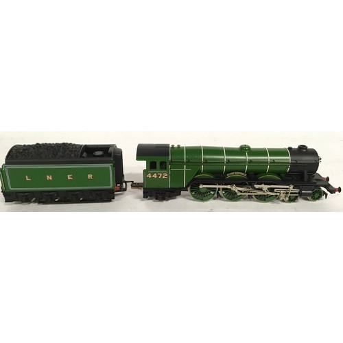 157 - 2 Hornby OO gauge locomotives: 2-10-0 Class 9f Evening Star and R398 LNER A1 Flying Scotsman. Both a... 