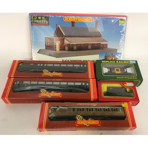 159 - OO Gauge boxed rolling stock and Hornby R418 Dunster Station Construction Kit to include R451/R455 T... 