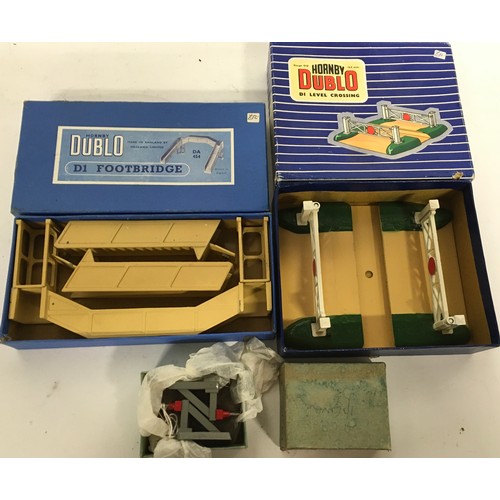 158 - Hornby Dublo group to include D1 Through Station, Footbridge, Level Crossing and 2 Buffer Stops. All... 