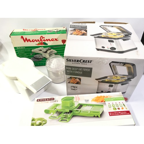 131 - Small deep fat fryer with fondue set boxed together with ither kitchen items.