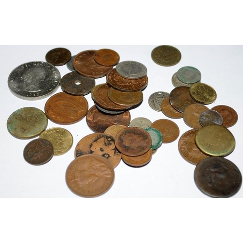 11 - A collection of vintage GB coins to include One pounds, Two Pounds and Crowns