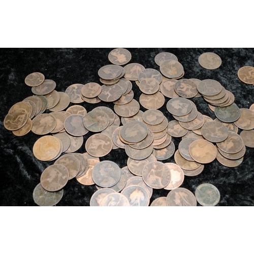 75 - Collection of old pennies and half pennies including early Victorian. Approx 1kg (9)