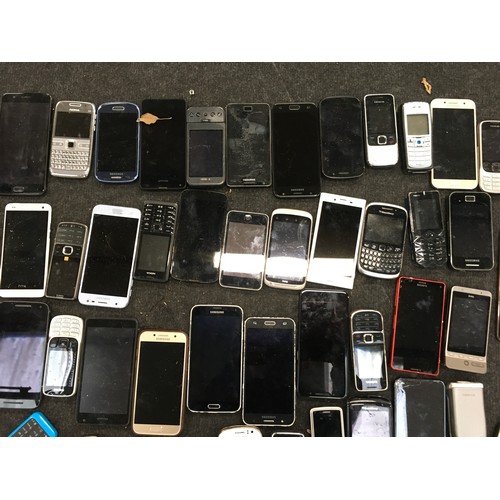 203 - Collection of various mobile phones.