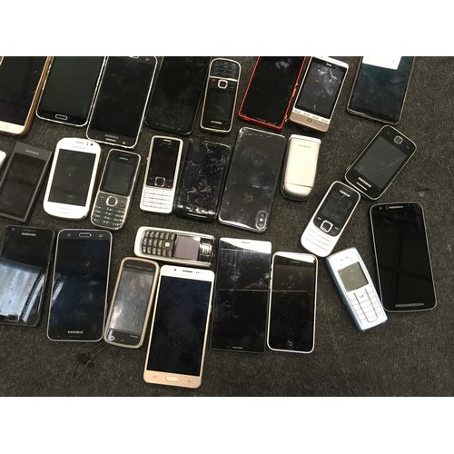 203 - Collection of various mobile phones.