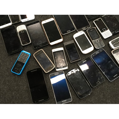 203 - Collection of various mobile phones.