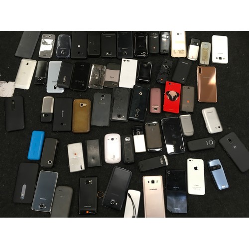 203 - Collection of various mobile phones.