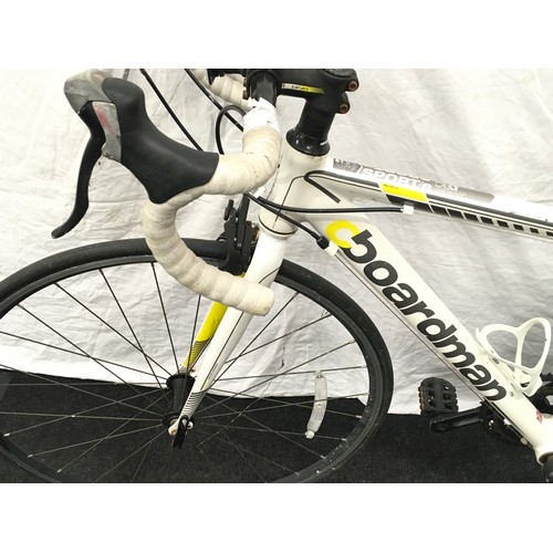 247 - Boardman Sport/e white road bike. 14 gears 17