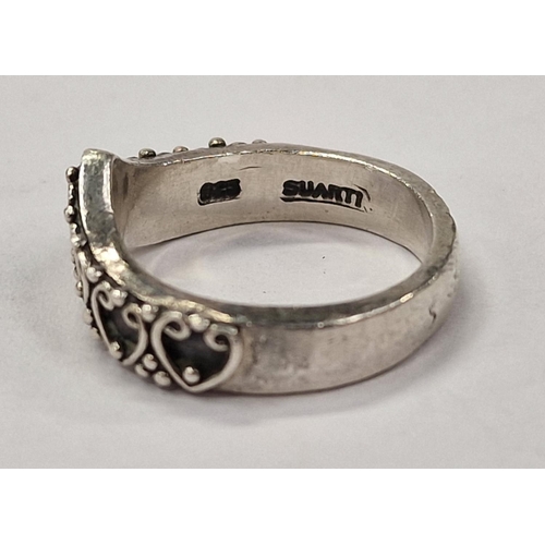 358 - A 925 silver Suarti ring Size L