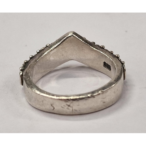 358 - A 925 silver Suarti ring Size L